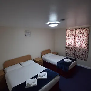 woodlands-lodge-ilford.cambridgehotelsuk.com/